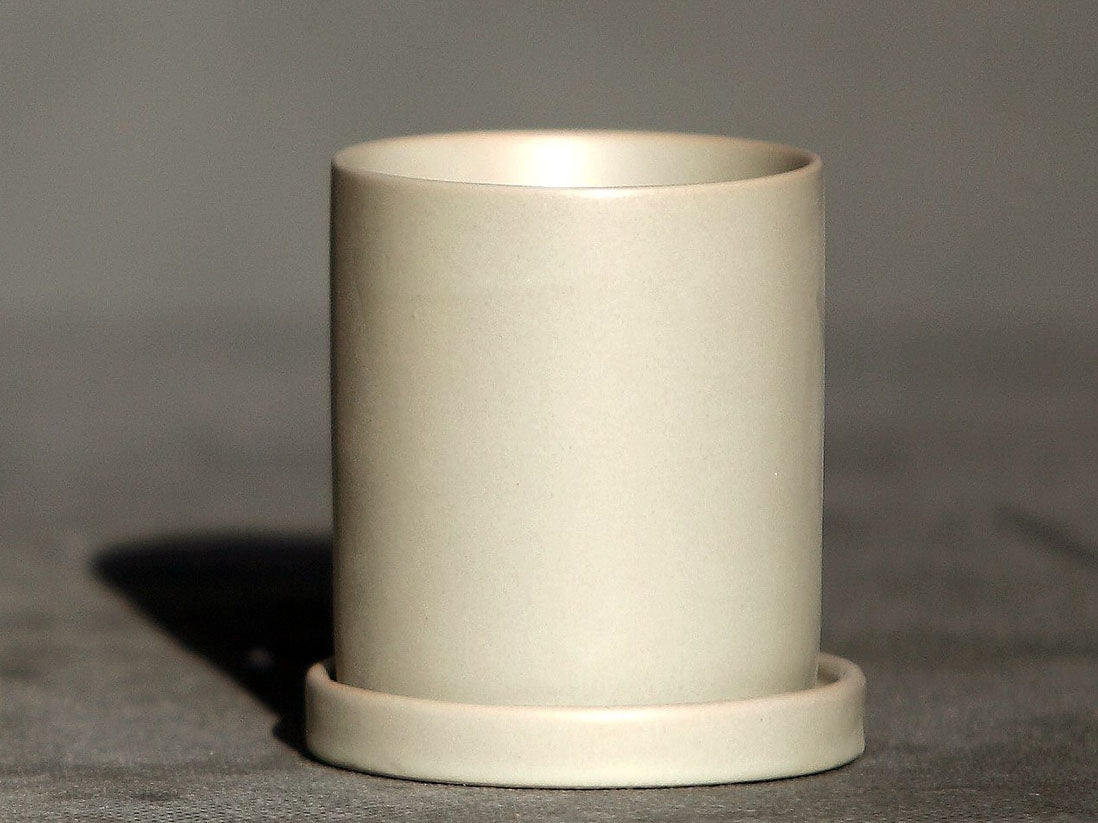 Cylinder Pot with Detached Saucers By Plantatorem