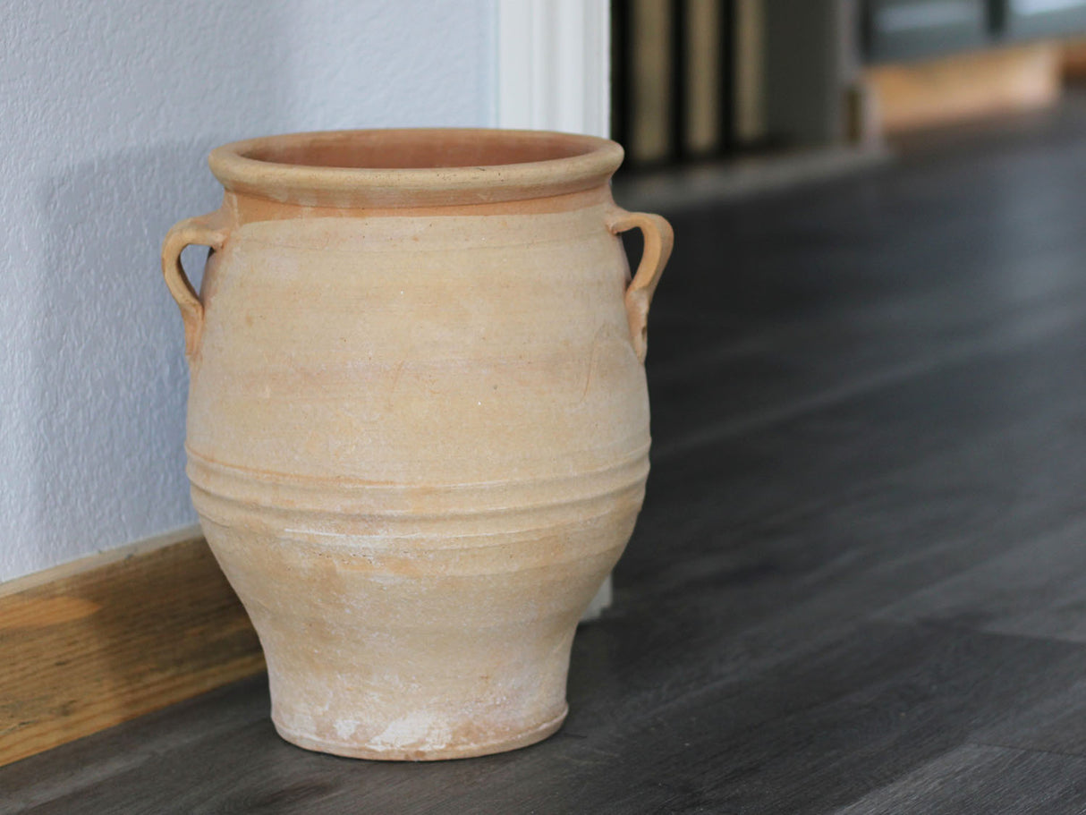 Pitharaki Urn By Plantatorem