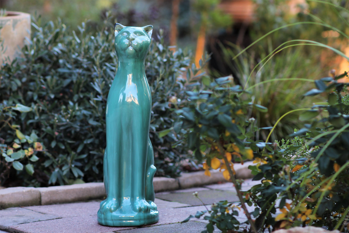 Standing Cat By Plantatorem