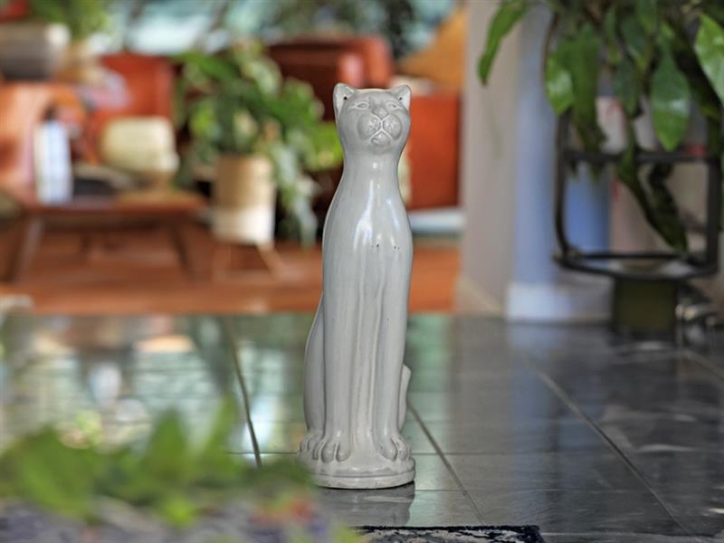 Standing Cat By Plantatorem