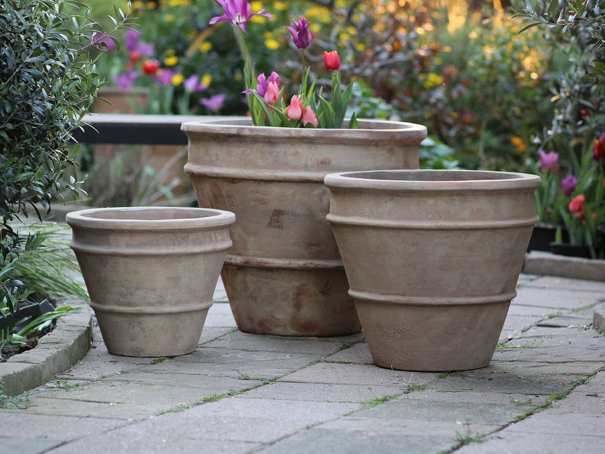 TALL ROLLED RIM PLANTER